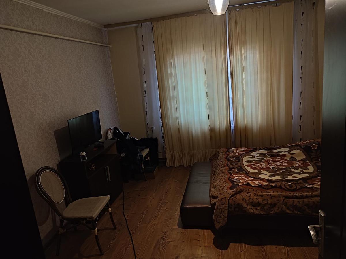 Central House Hotel Curtea de Argeş Екстериор снимка