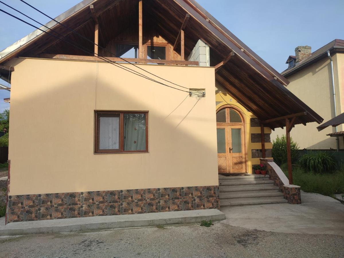 Central House Hotel Curtea de Argeş Екстериор снимка
